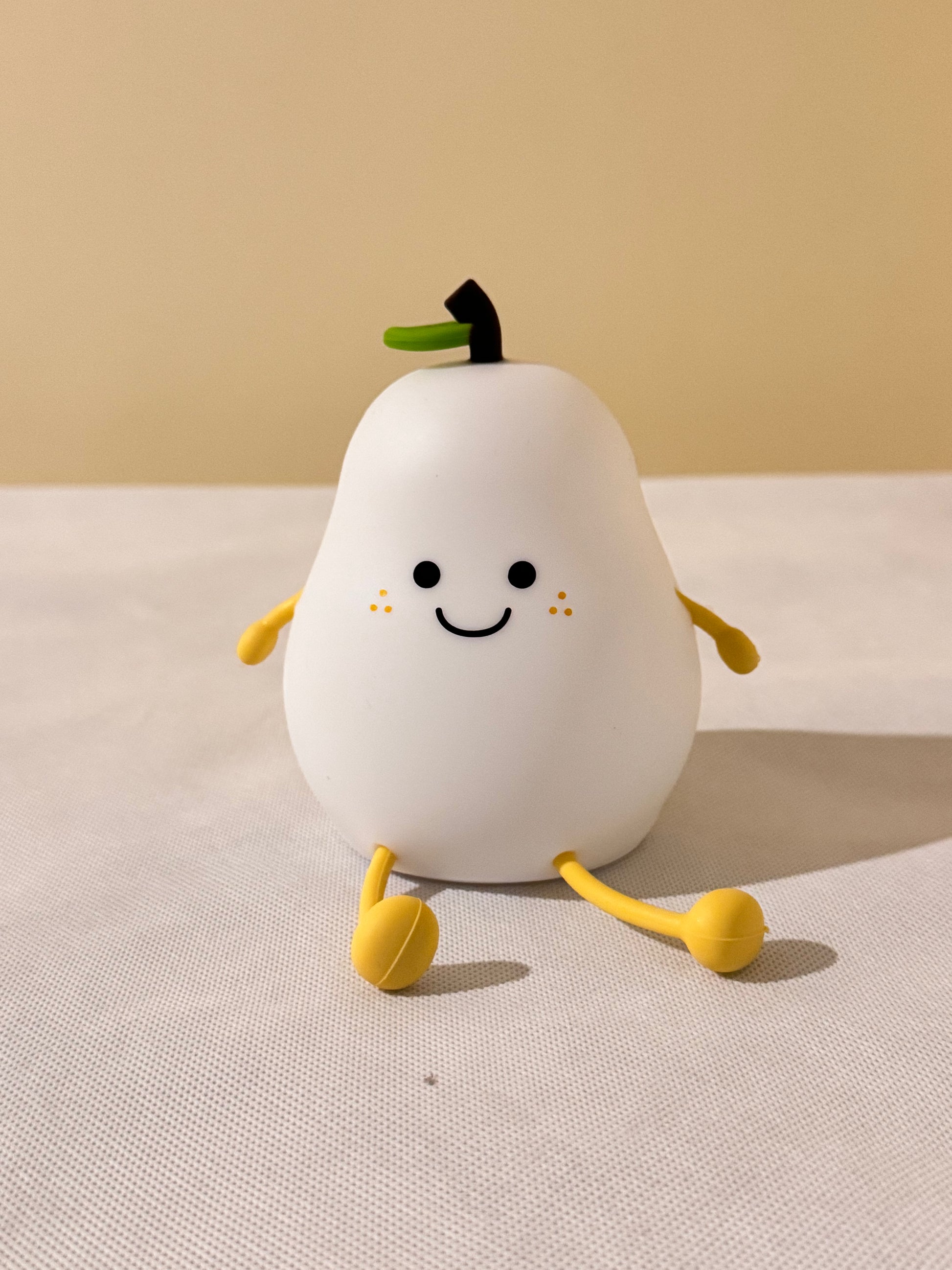 Pearly – The Color Changing Pear Lamp